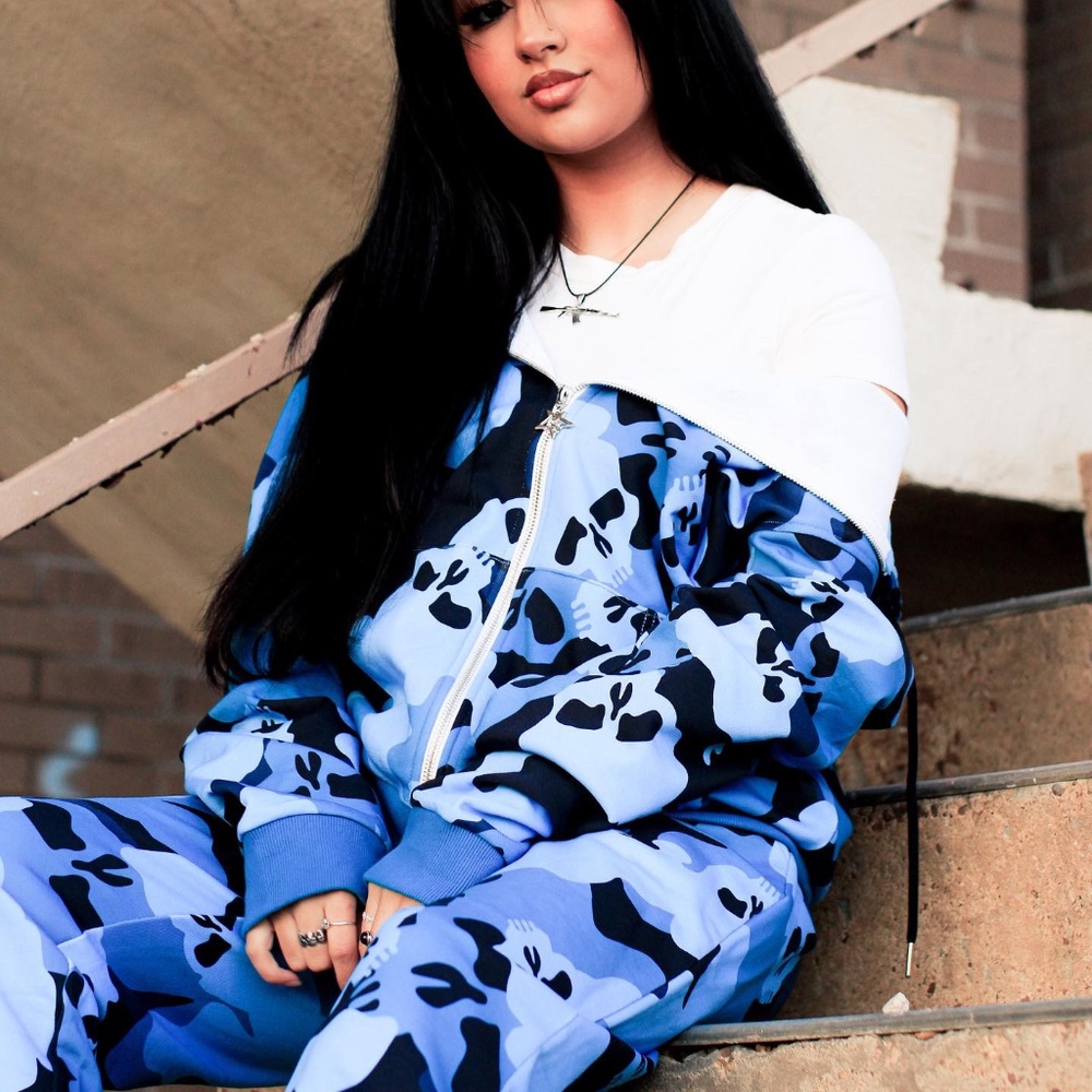 NWT BLUE CATACOMBS sweatpants